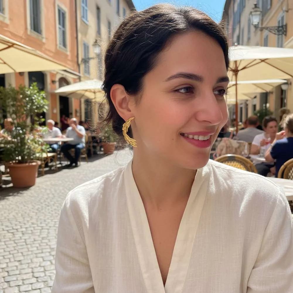 Daphne gold earrings