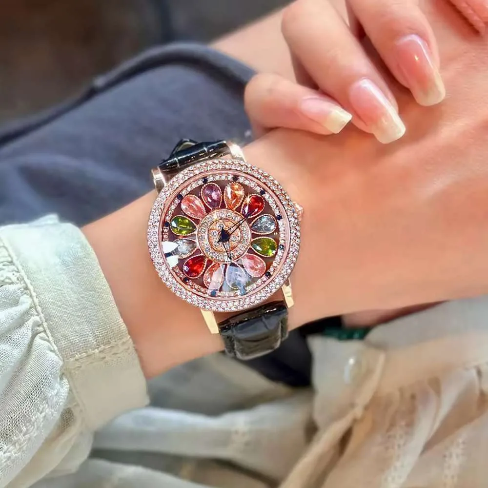 Γυναικείο ρολόι με κροκό λουρί μαύρο και κρύσταλους περιμετρικά και εσωτερικά