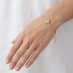 Βραχιόλι clover χρυσό με ζιργκόν και σταυρό